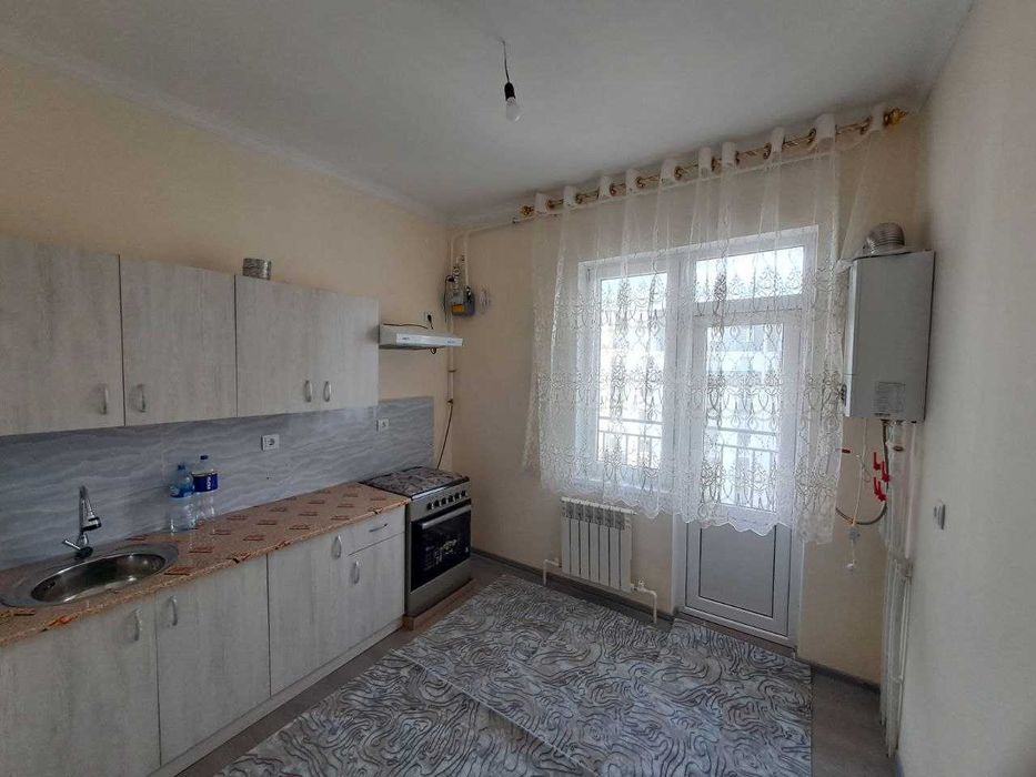 Oilaga uzoq muddatga kvartira beriladi. Manzil: Qorasuv 2. 175 dom