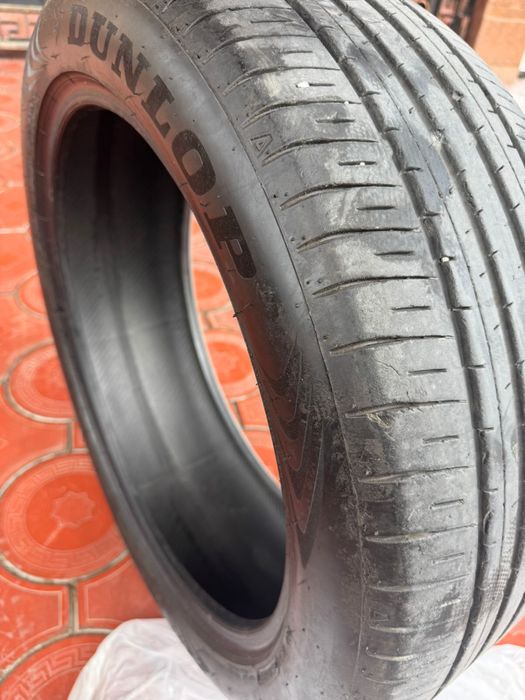 Продается летние шины Dunlop на Lexus R21