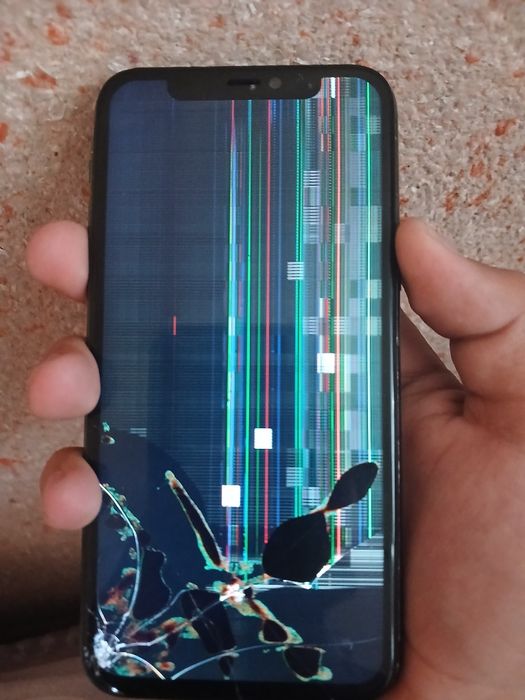 Iphone 11 pro 
Aybi ekran qoyish kere
Face tt boridi
Xotira 64 
Yomkst