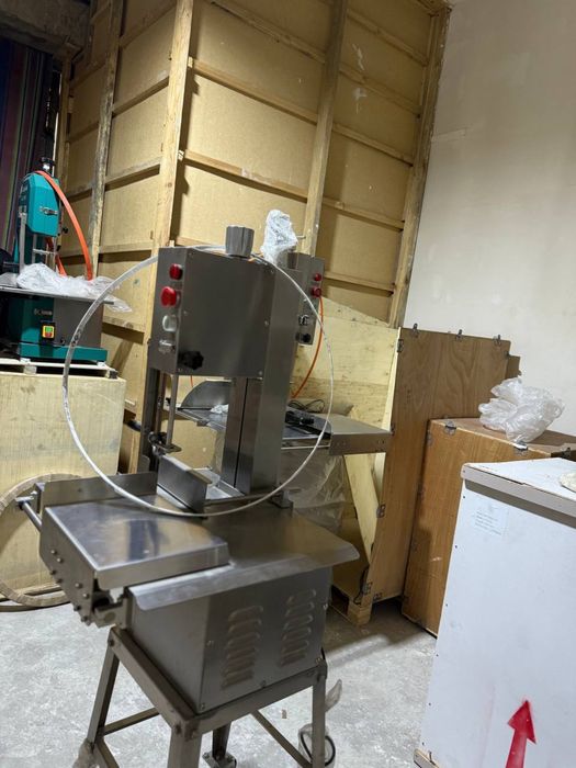 Суяк кесадигон апарат. Мясорубка Гушт арра. Суяк арра.Пила для мясо.