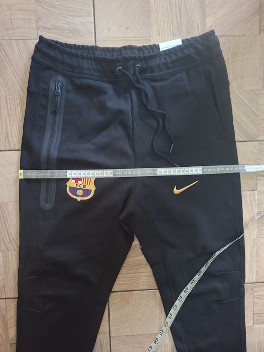 Trening Nike pentru bărbați ,nou cu etichetă,de culoare negru