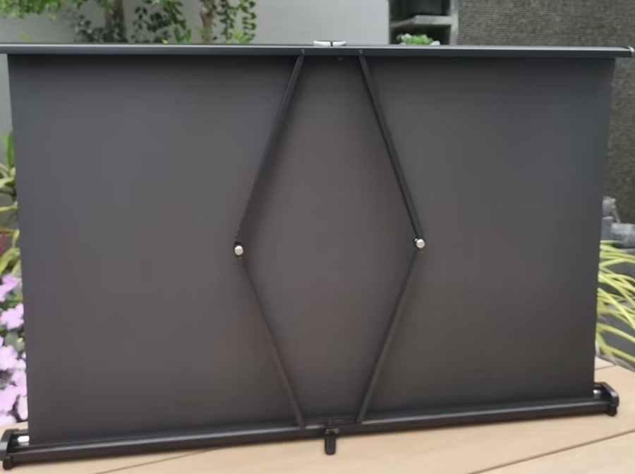 Преносим проекционен екран 40" (101.6 см) 16:9 - Като нов