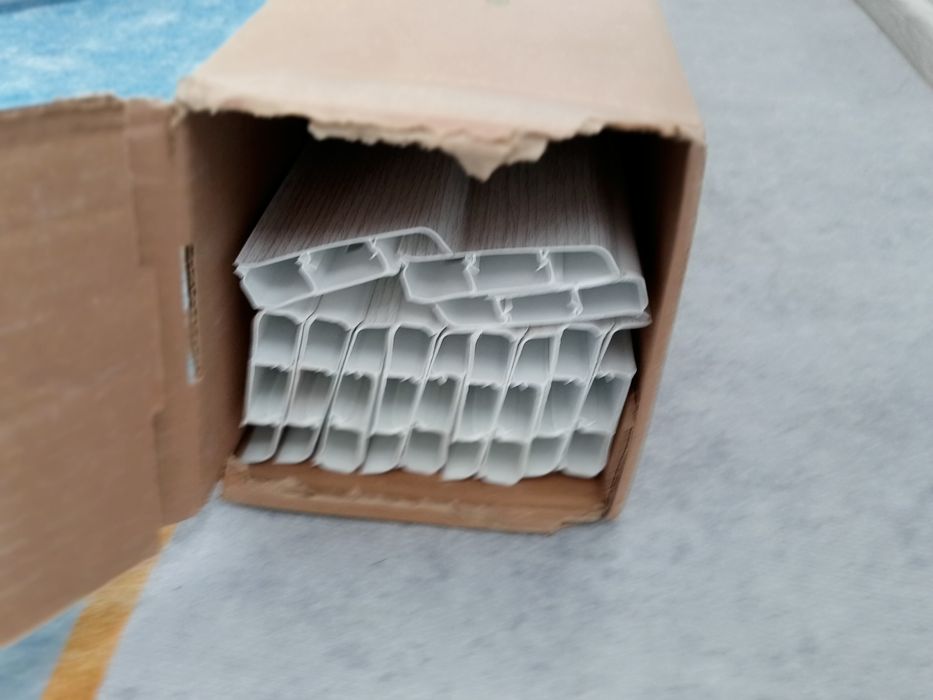 Продам плинтуса напольные