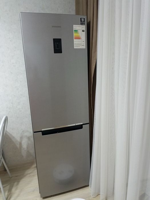 Холодильник Samsung