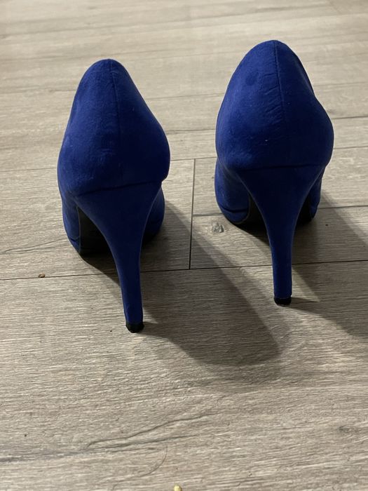 Синие вечерние туфли