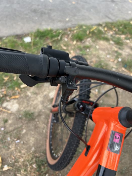 Bicicleta cube attention 2023