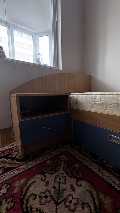 Единично легло с нощно шкафче и матрак 190/90