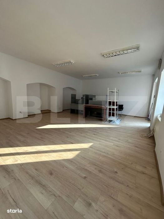 BLITZ ofera spre inchiriere 3 camere in cadrul unui spatiu comercial u — fotografia 1