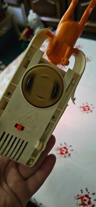 casa cu mos craciun horn lumini si canta mos cu ren