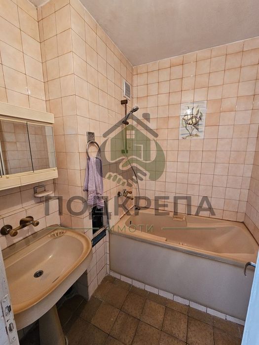 Тристаен апартамент с 4 помещения в Тракия