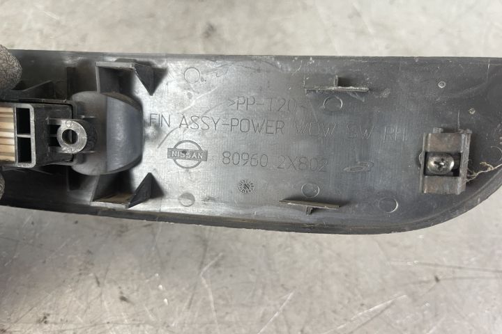 Buton geam pasager fata dreapta 809602X802 / 80960 2X802 Nissan Terra