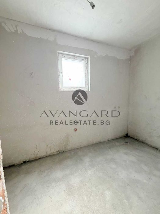 оф.23449 Тристаен с акт 14 в малка сграда/ Остромила