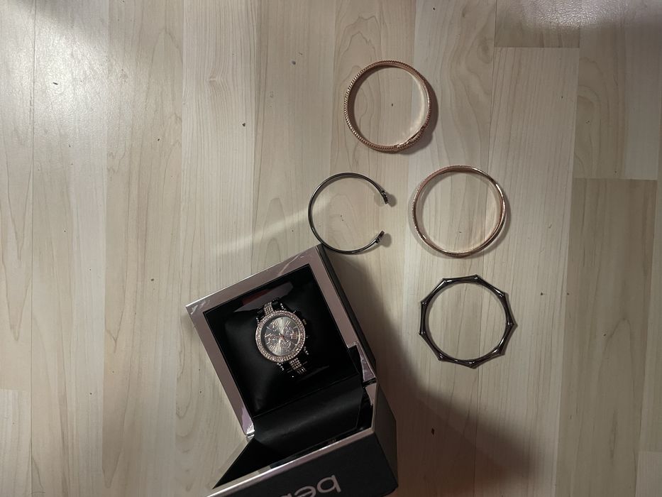 Часовник bebe и гривни