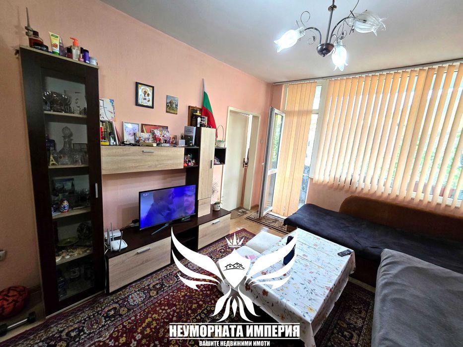 Продавам тристаен 68кв.м. на 4ти етаж с метален гараж в гр.Асеновград, квартал Изток