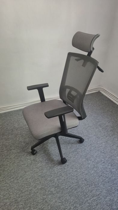Scaun de birou cu suport lombar si tetiera