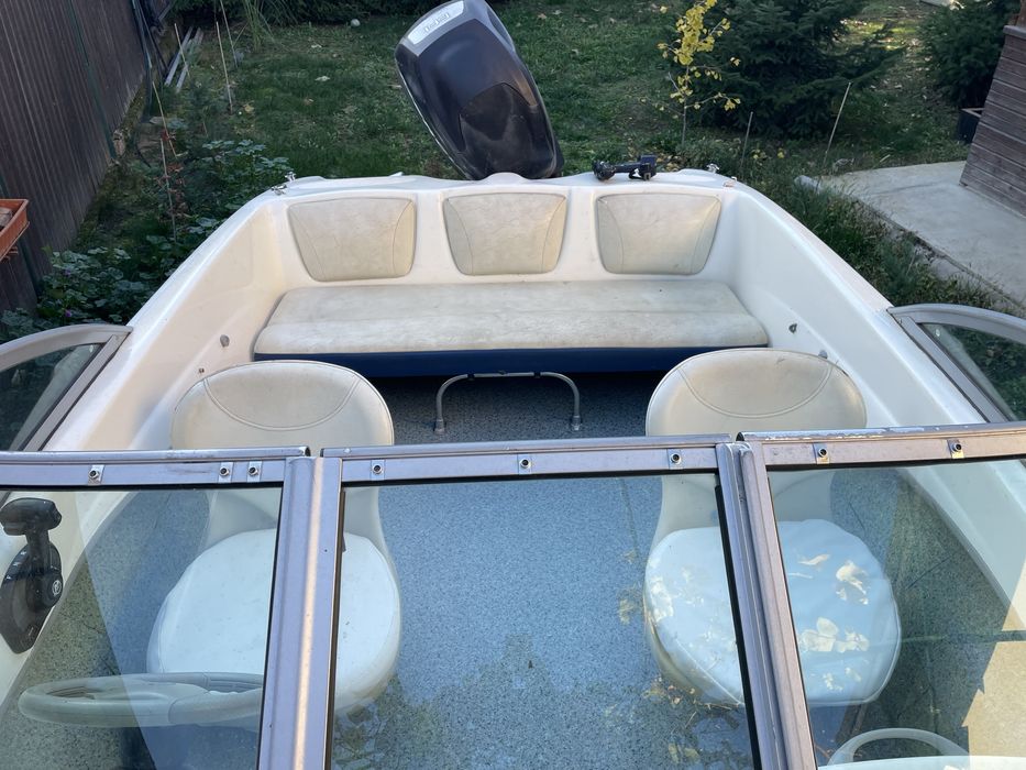 Vand Barca Bayliner 160 cu motor mercury 115 si peridoc nou