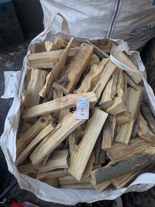 Vând lemne de foc pt sobă ,uscate, la palet sau la kg.
