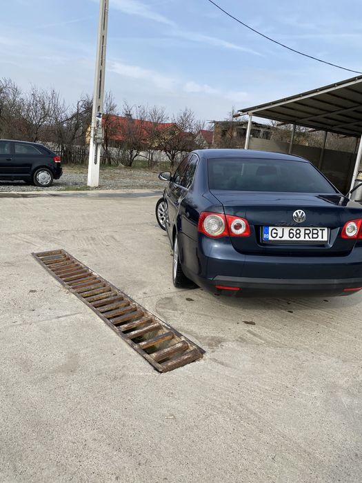 Vand jetta motor 2.0 diesel, din anul 2006, detalii in privat