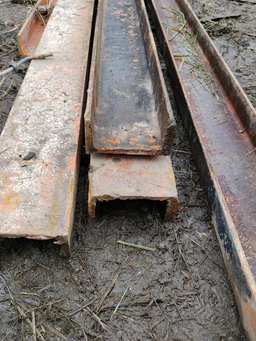 Vând profile U 4 metri jumate lungime 2.5 lei kg