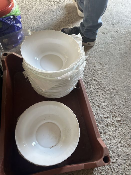 Vesela (boluri,farfurii,pahare,castroane