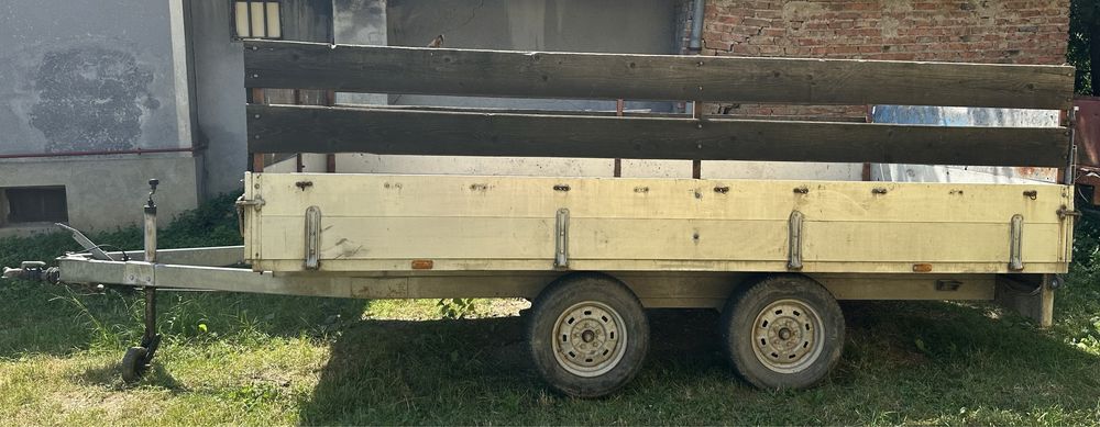 Remorcă cu 2 Axe, 2.500 kg, Sistem de Frânare