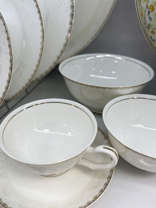 Продаю костяной фарфор сервиз