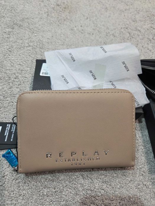 Оригинални портфейли Replay