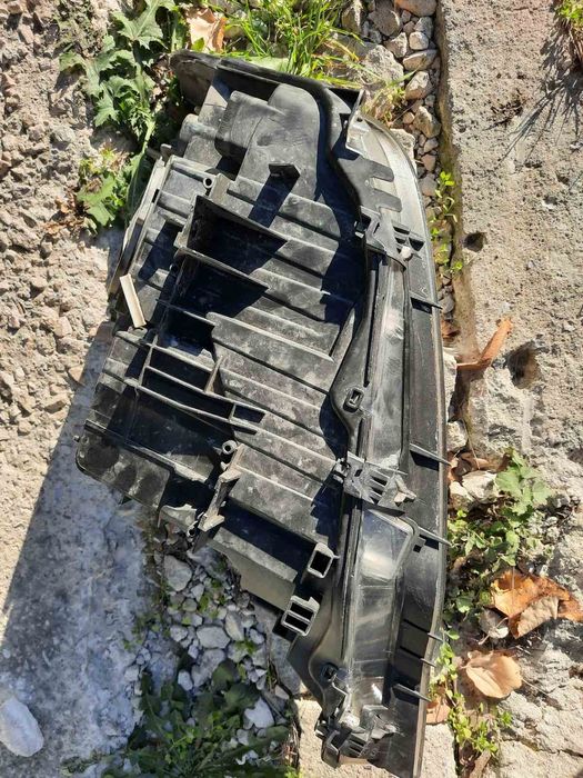 Здравейте, продавам десен фар