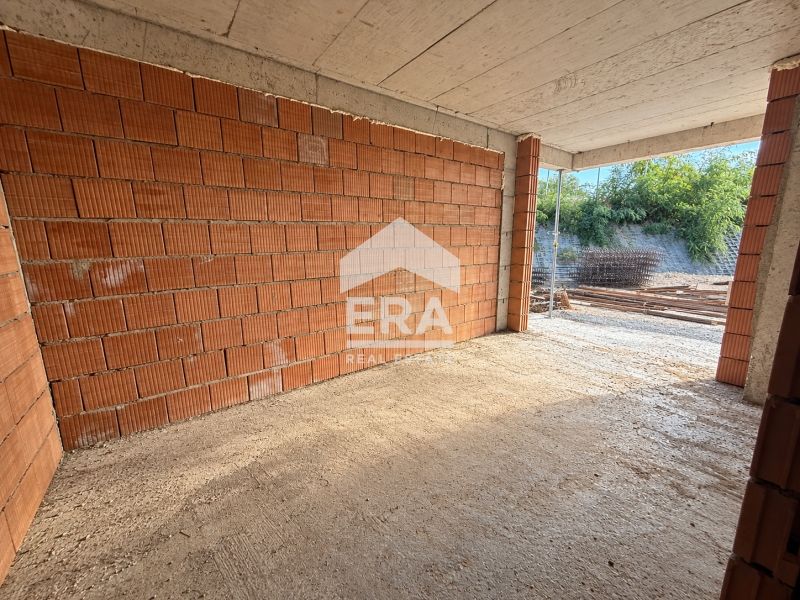 Едностаен ексклузивен апартамент за продажба, с голяма тераса, в новос