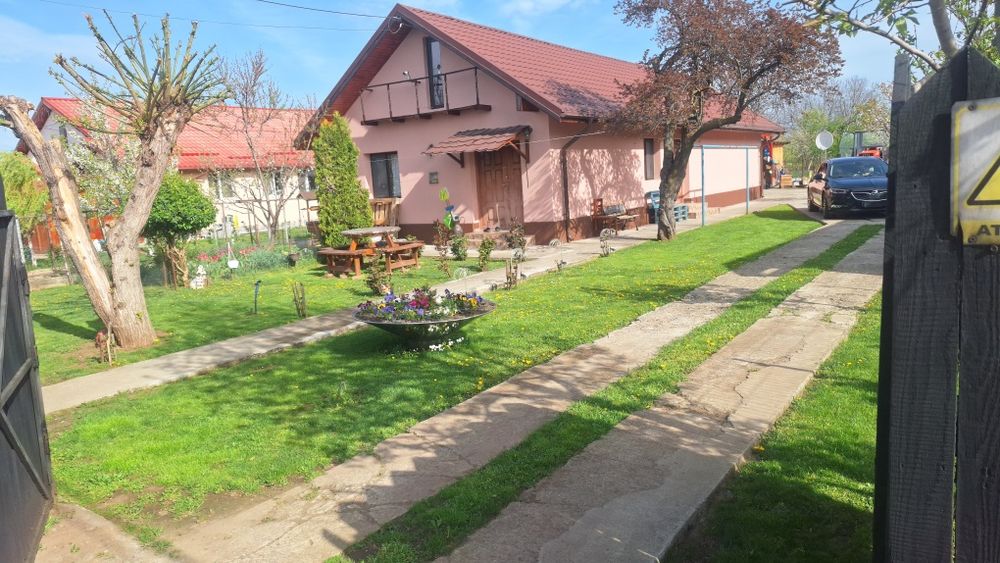 Casa de vanzare  cu 3 camere constructie noua 2015