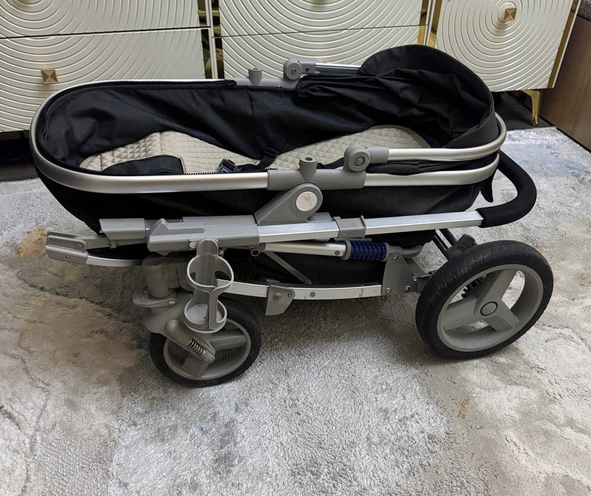 Коляска (фирма Adil)