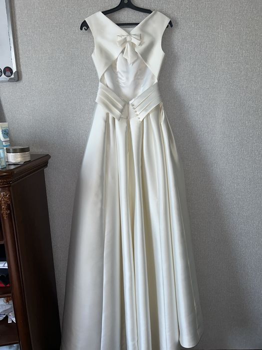 Свадебное платье со шлейфом