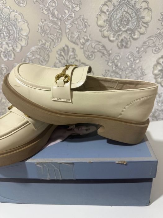 Ayollar loferi, tufli