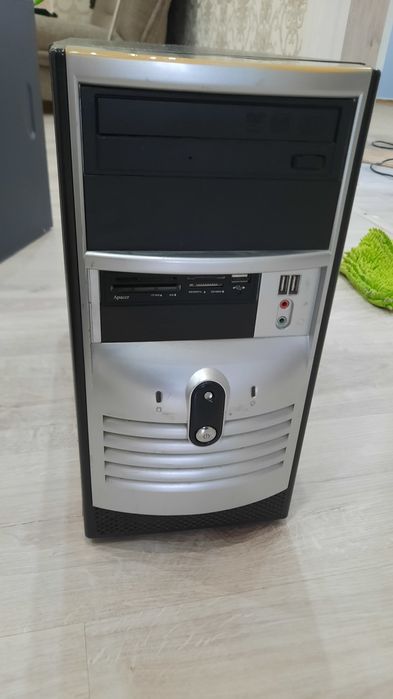 Продаются 3 шт. мониторы, 2 шт. процессоры.