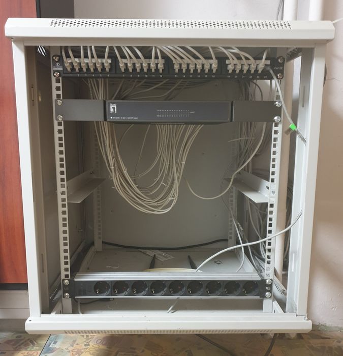 Рак шкаф - Комуникационен шкаф за компютъпно оборудване 60/60/64см