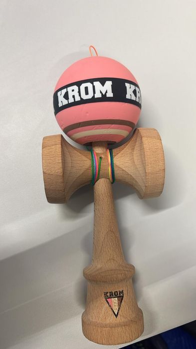 Vând kendama strogo antiskid,este nouă