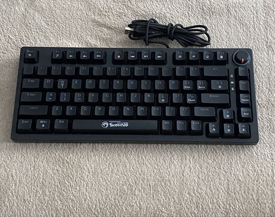 Vand casti mouse cooler si tastatura