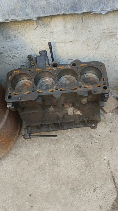 Двигатель Пассат 1.8