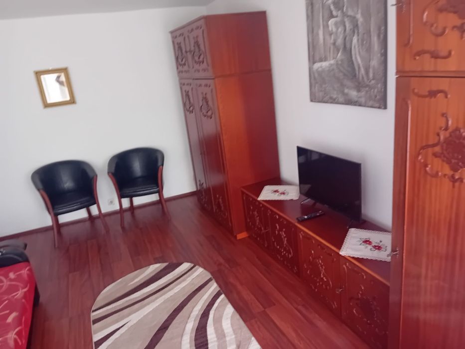 Închiriez ap. cu 2 camere decomandate