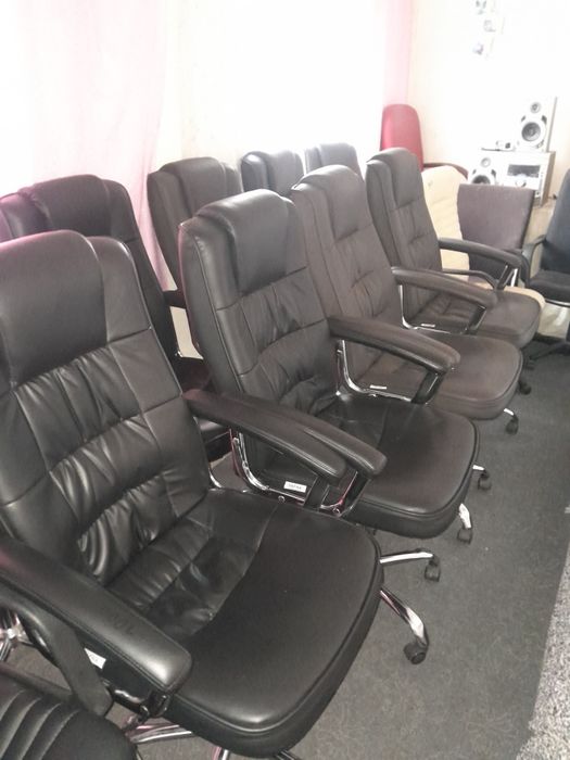 Кресло сотилади офисные