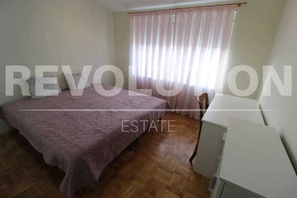 ПРОСТОРЕН ТРИСТАЕН апартамент в района на Центъра!