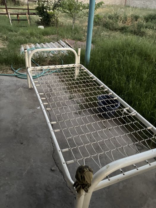 Кровать с матрасом