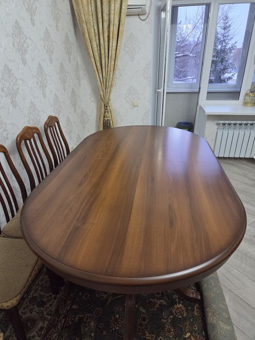 Продам стол гостиный