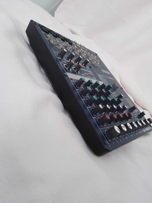 Микшерный пульт Yamaha MG82CX