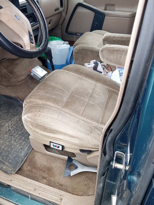 Ford aerostar американец