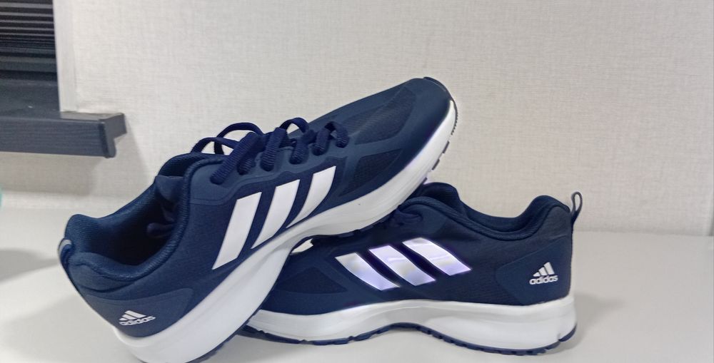 Adidas krasovka  sotiladi