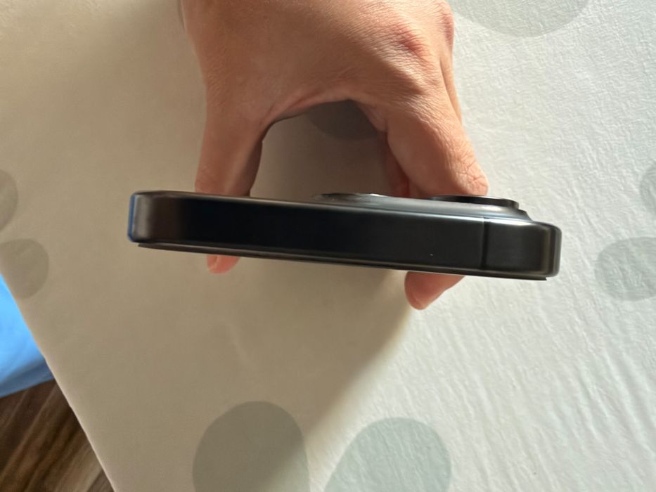 Iphone 15 pro black titanium