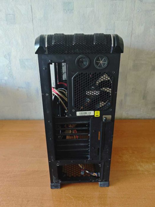 Продам корпус Cooler Master с дисководом Asus