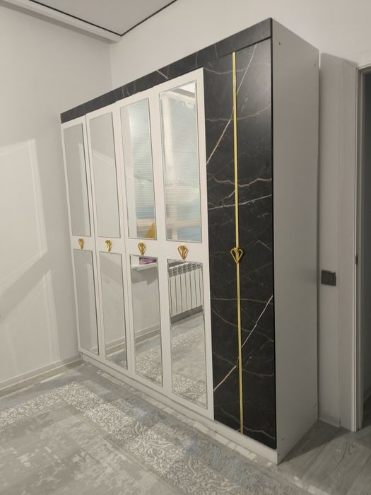 Продам шкаф с комодом