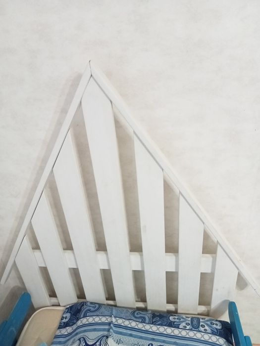 Детские кроватки для мальчика и девочки.